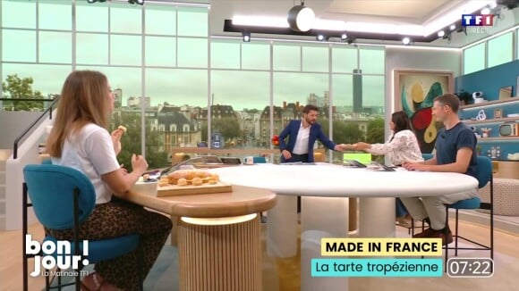 Une dégustation de tarte tropézienne a été organisée sur le plateau de "Bonjour !"
L'équipe de "Bonjour !"