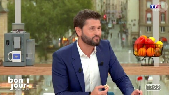 Christophe Beaugrand n'a pas attendu de terminer sa dégustation pour lancer une chronique
Christophe Beaugrand sur le plateau de "Bonjour !"