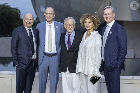 Christopher Meledandri, Brian L Roberts, Steven Spielberg, Donna Langley and Mike Cavanagh - Photocall du dîner "Prelude pour les JO" à la Fondation Vuitton à Paris, France, le 25 juillet 2024. © Olivier Borde/Bestimage 