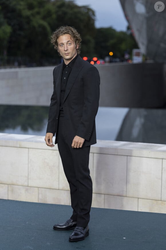 Jeremy Allen White - Photocall du dîner "Prelude pour les JO" à la Fondation Vuitton à Paris, France, le 25 juillet 2024. © Olivier Borde/Bestimage 