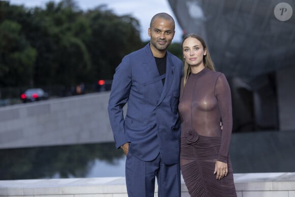 A l'image de Tony Parker avec sa compagne Agathe Teyssier
Tony Parker avec sa compagne Agathe Teyssier - Photocall du dîner "Prelude pour les JO" à la Fondation Vuitton à Paris, France, le 25 juillet 2024. © Olivier Borde/Bestimage 