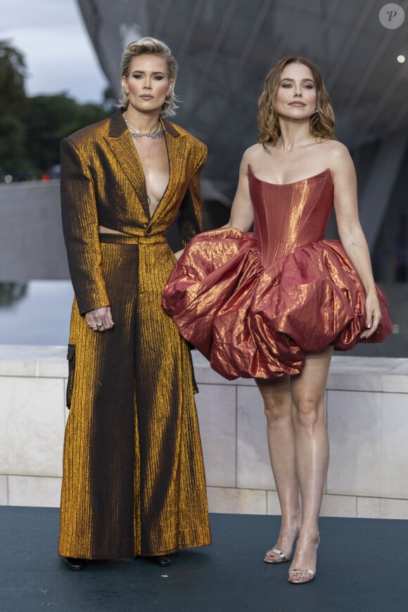 Ashlyn Harris, Sophia Bush - Photocall du dîner "Prelude pour les JO" à la Fondation Vuitton à Paris, France, le 25 juillet 2024. © Olivier Borde/Bestimage 