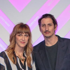 Daphné Bürki et son compagnon David Hache lors du photocall Jour 2 Serie Mania Festival international Lille 2024, à Lille, France, le 16 mars 2024. © Stéphane Vansteenkiste/Bestimage 