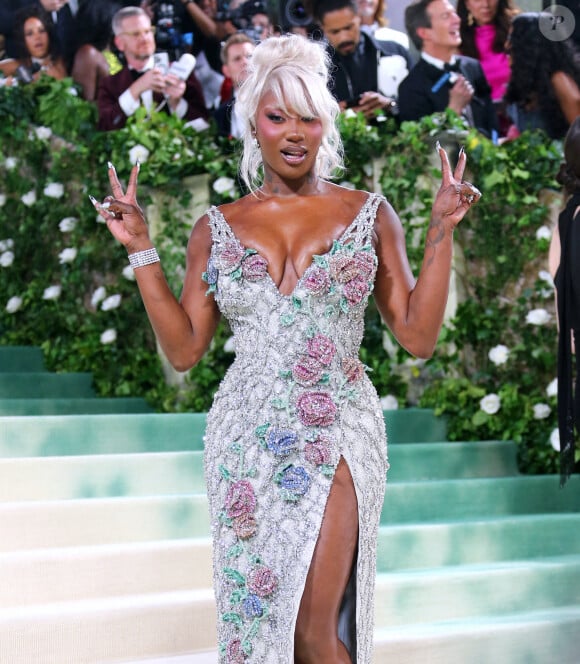 La chanteuse franco-malienne Aya Nakamura assiste au Met Gala 2024 "Sleeping Beauties : Reawakening Fashion" au Metropolitan Museum of Art à New York, le 6 mai 2024. Charles Guerin/ABACAPRESS.COM