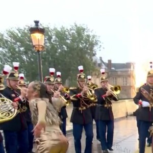 Aya Nakamura a enflammé la cérémonie d'ouverture en reprenant "Djadja" en bonne compagnie.