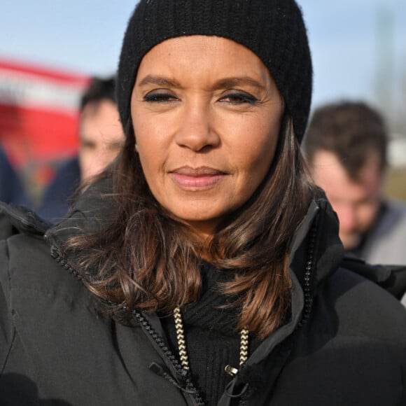 La prochaine saison de l'émission est actuellement en cours de tournage
Comme elle l'avait annoncé la semaine dernière, l'animatrice de l'émission "L'amour est dans le pré", Karine Le Marchand, a amené près de 200 croissants aux agriculteurs sur un barrage sur l'autoroute A4 aux portes de Paris, pour leur affirmer son soutien. Le 29 janvier 2024 © Pierre Perusseau - Jeremy Melloul / Bestimage