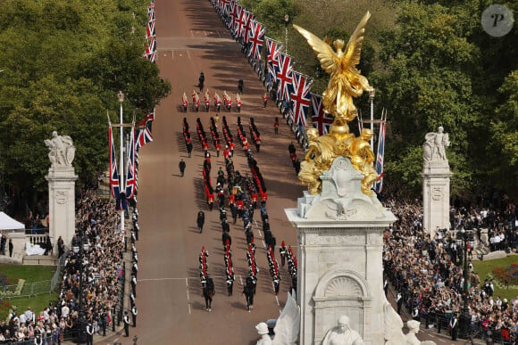 Illustration - Procession cérémonielle du cercueil de la reine Elisabeth II du palais de Buckingham à Westminster Hall à Londres le 14 septembre 2022. © Photoshot / Panoramic / Bestimage 