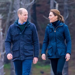 Elle ressentait "un immense réconfort" que le Prince William et son épouse Kate soient là et en bonne santé pour prendre la relève un jour. 
Archives : Kate Middleton et le prince William