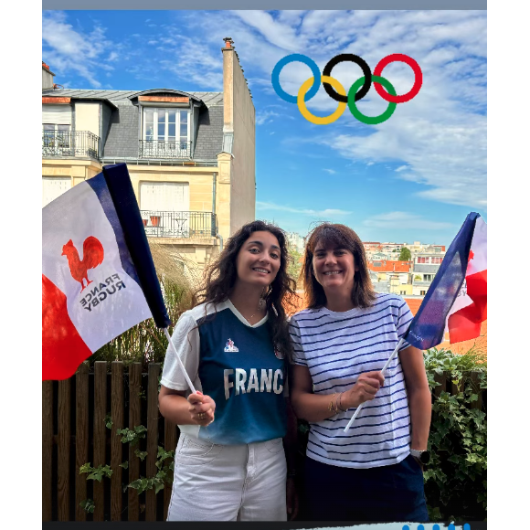 Estelle Denis et Victoire étaient aux couleurs de la France pour l'occasion
 
Estelle Denis et sa fille, Victoire aux JO de Paris, ce dimanche 28 juin 2024.