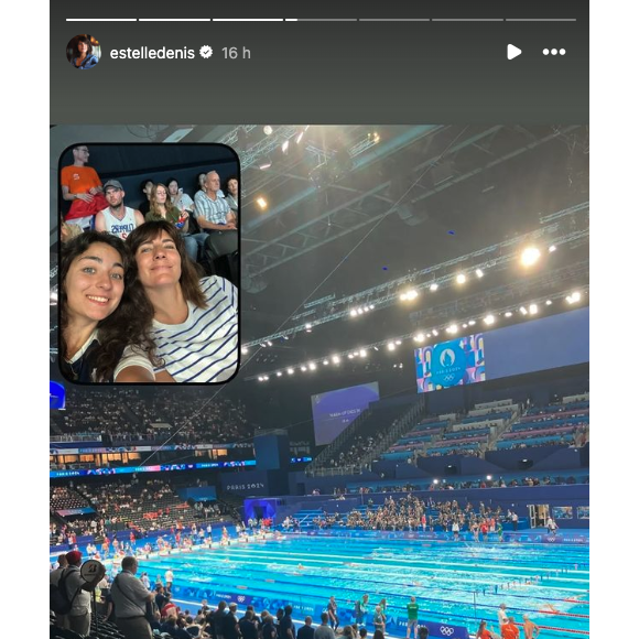 La mère et la fille ont finalement pu assister à ce moment d'histoire pour la natation française
 
Estelle Denis et sa fille, Victoire aux JO de Paris, ce dimanche 28 juin 2024.