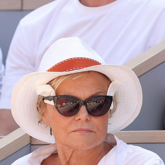 Muriel Robin en tribunes de l'épreuve de tennis opposant Novak Djokovic à Rafael Nadal lors des Jeux Olympiques de Paris 2024 (JO) à Roland Garros, à Paris, France, le 29 juillet 2024. © Jacovides-Perusseau/Bestimage