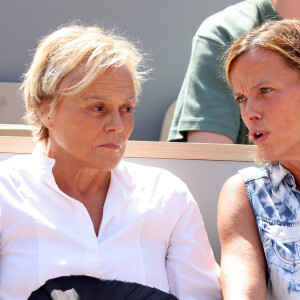 Ou encore Muriel Robin et sa femme Anne Le Nen
Muriel Robin et sa femme Anne Le Nen en tribunes de l'épreuve de tennis opposant Novak Djokovic à Rafael Nadal lors des Jeux Olympiques de Paris 2024 (JO) à Roland Garros, à Paris, France, le 29 juillet 2024. © Jacovides-Perusseau/Bestimage