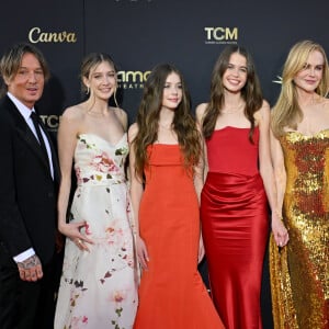 Keith Urban et sa femme Nicole Kidman, entourés de leur famille Sunday Rose Kidman-Urban, Faith Margaret Kidman-Urban, Sybella Hawley, Antonia Kidman. 49e édition du AFI Life Achievement Award en l'honneur de N. Kidman au Dolby Theatre. Le 27 avril 2024