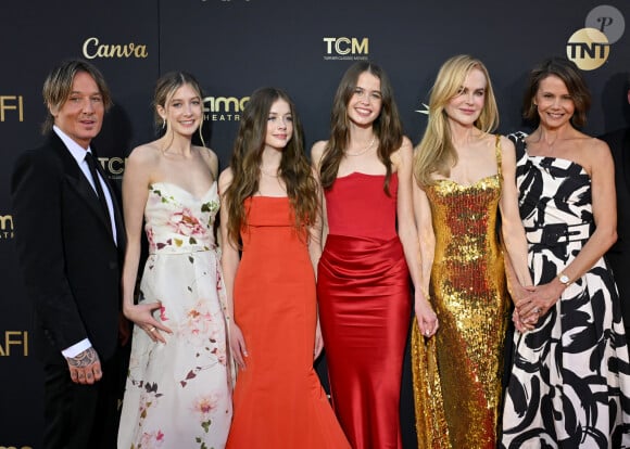 Keith Urban et sa femme Nicole Kidman, entourés de leur famille Sunday Rose Kidman-Urban, Faith Margaret Kidman-Urban, Sybella Hawley, Antonia Kidman. 49e édition du AFI Life Achievement Award en l'honneur de N. Kidman au Dolby Theatre. Le 27 avril 2024