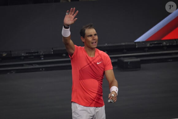 Le champion a malheureusement déjà été éliminé en simple
Rafale Nadal - Rafael Junior assiste à la défaite de son père R.Nadal face à C.Alcaraz (6-3, 4-6, 14-12) lors du match d'exhibition Netflix Slam à Las Vegas, le 3 mars 2024. © Panoramic / Bestimage