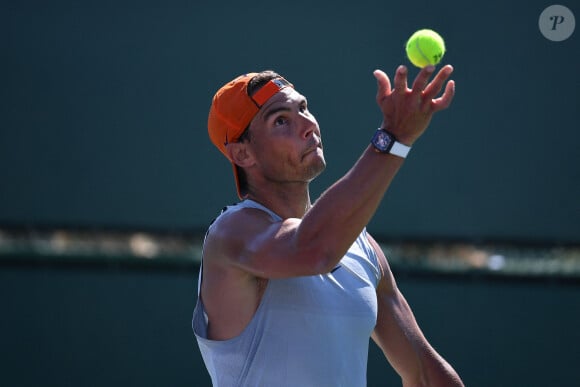 La légende espagnol a vécu un tendre moment de complicité avec son jeune fils avant son match du mardi 30 juillet 2024
Rafael Nadal face à Carlos Alcaraz lors du tournoi "BNP Paribas Open 2022" à Indian Wells, le 9 mars 2022.