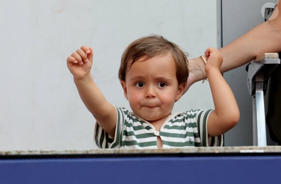 La légende espagnol a vécu un tendre moment de complicité avec son jeune fils avant son match du mardi 30 juillet 2024
Rafael Junior - La famille de Rafael Nadal assistent à la victoire de Rafael Nadal et Carlos Alcaraz face à T. Griekspoor et W. Koolhof lors des Jeux Olympiques de Paris2024 (JO) à Paris le 30 juillet 2024. © Jacovides-Perusseau/Bestimage 