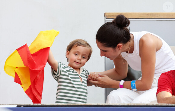 Baby Rafa a fait une apparition aux JO de Paris 2024 
Xisca Nadal et Rafael Junior - La famille de Rafael Nadal assistent à la victoire de Rafael Nadal et Carlos Alcaraz face à T. Griekspoor et W. Koolhof lors des Jeux Olympiques de Paris2024 (JO) à Paris. © Jacovides-Perusseau/Bestimage 