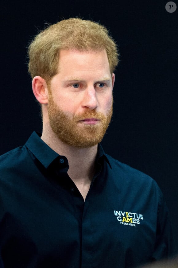 Le prince Harry se déplace à La Haye quelques jours après la naissance de son premier enfant Archie pour une conférence pour la prochaine compétition Invictus Games qui se déroulera aux Pays-Bas. Il a été reçu par la princesse Margriet des Pays-Bas. Invictus Games est une compétition multisports pour les soldats et vétérans de guerre blessés et handicapés, s'inspirant des jeux paralympiques, ils tirent leur nom du poème Invictus de William Ernest Henley ; le slogan, I AM, renvoie d'ailleurs aux deux derniers vers du poème. La Haye, le 9 mai 2019.  New dad Prince Harry tore himself away from his newborn baby boy Archie and wife Meghan Markle to spend a day promoting his favorite cause - the welfare of veterans. The prince, who debuted his new son alongside Meghan at Windsor Castle on Wednesday, arrived in the Netherlands early Thursday to herald the next round of his Invictus Games, a Paralympic-style event for veterans and serving armed forces members who have been injured or wounded. The next Invictus Games will be held in the Netherlands a year from now – following on from successful games in Sydney, Toronto, Orlando and London. The Hague, May 9th 2019.