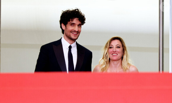 Louis Garrel, Valeria Bruni Tedeschi - Descente des marches du film "Les Amandiers (Forever Young)" lors du 75ème Festival International du Film de Cannes, le 22 mai 2022/ © Dominique Jacovides / Bestimage 