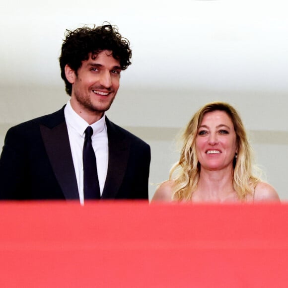 Louis Garrel, Valeria Bruni Tedeschi - Descente des marches du film "Les Amandiers (Forever Young)" lors du 75ème Festival International du Film de Cannes, le 22 mai 2022/ © Dominique Jacovides / Bestimage 