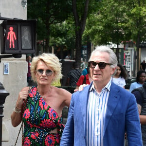 Sophie Davant et son compagnon William Leymergie - Mariage de Claude Lelouch à la mairie du 18ème à Paris. Le 17 juin 2023