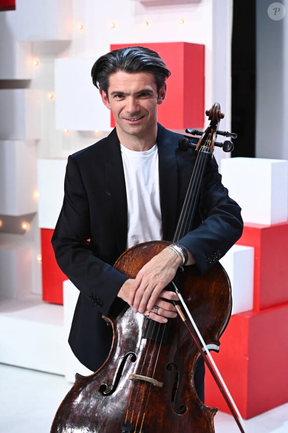 Exclusif - Gautier Capuçon - Enregistrement de l'émission "Vivement Dimanche", présentée par M.Drucker et diffusée le 19 novembre sur France 3, au Studio Gabriel à Paris © Guillaume Gaffiot / Bestimage 