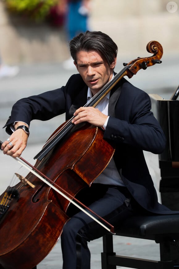 Exclusif - Gautier Capuçon - Enregistrement de l'émission "Paris 2024 le concert événement...dans un an les jeux" sur la Place du Caquet à Saint-Denis, et diffusée le 25 juillet sur France 2 © Christophe Clovis / Bestimage Paris 2024