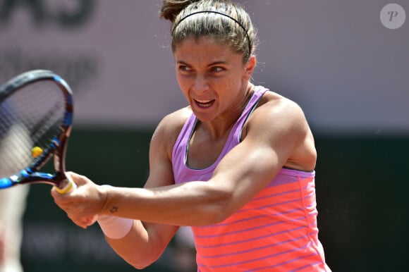 Sara Errani lors des Internationaux de France de tennis de Roland Garros à Paris le 3 juin 2015. Serena Williams s'est qualifiée sans problème pour les demi-finales de Roland-Garros. Sara Errani, pourtant 17e mondiale et finaliste en 2012, n'a rien pu faire pour l'en empêcher (6-1, 6-3). 