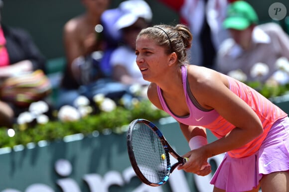 Sara Errani lors des Internationaux de France de tennis de Roland Garros à Paris le 3 juin 2015. Serena Williams s'est qualifiée sans problème pour les demi-finales de Roland-Garros. Sara Errani, pourtant 17e mondiale et finaliste en 2012, n'a rien pu faire pour l'en empêcher (6-1, 6-3). 