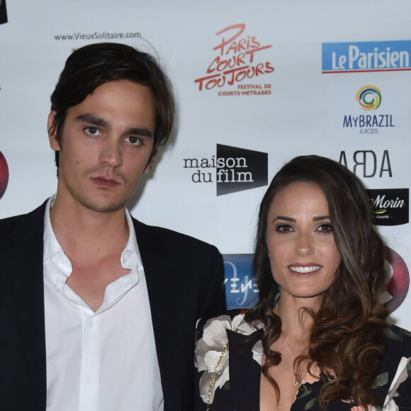 Alain-Fabien Delon et sa compagne Capucine Anav lors du photocall de la 2ème édition du festival "Paris Court Toujours" au Théâtre de l'Européen à Paris le 20 septembre 2019. © Giancarlo Gorassini / Bestimage  