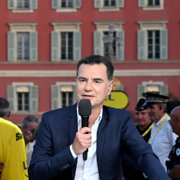 Christian Prudhomme, le directeur du Tour de France, troisième fois par le Slovène Tadej Pogacar, et Laurent Luyat durant l'arrivée historique de la 111eme édition du Tour de France cycliste sur la place Masséna à Nice, le 21 juillet 2024. © Bruno Bebert/Bestimage 