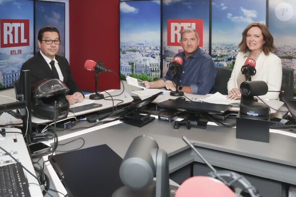 Exclusif - Laurent Gerra, Yves Calvi, Jade - Tournage de l'émission "Sketch Story". Le 12 septembre 2022 C'est l'une des nouveautés de cette rentrée 2022. Samedi 8 octobre à 21h10, retrouvez " Sketch Story ", la nouvelle création originale de France 2 dans laquelle les stars de l'humour vont réinterpréter leurs sketchs les plus célèbres dans de courtes fictions ! Dans ce show d'humour inédit, présenté par L.Boccolini, découvrez les sketchs cultes comme vous ne les avez jamais vus : " Le train pour Pau " de Chevallier et Laspalès, " Les coiffeuses " des Chevaliers du Fiel, " Le permis de conduire " de M.Robin et P.Palmade, " Le cocktail mondain " d'A.Roumanoff, " Les pétasses " des Inconnus, " François Hollande " de L.Gerra,  " Madame Sarfati : Allô la police " d'É.Kakou, " Chère Maman " de R.Magdane, etc. L'émission sera aussi l'occasion pour les invités de la soirée de vous présenter sur scène leurs sketchs les plus drôles. Humour, convivialité et originalité... Une soirée de rire totalement inédite à découvrir exclusivement sur France 2 ! © Jack Tribeca / Bestimage 