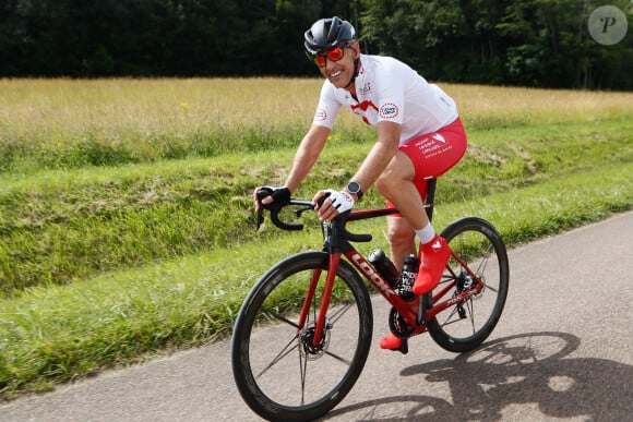 Exclusif - Paul Belmondo - Etape du coeur de l'association Mécénat Chirurgie Cardiaque "MCC" lors du Tour de France 2024 entre Nuits-Saint-Georges et Gevrey-Chambertin, France, le 5 juillet 2024 © Christophe Clovis/Bestimage 