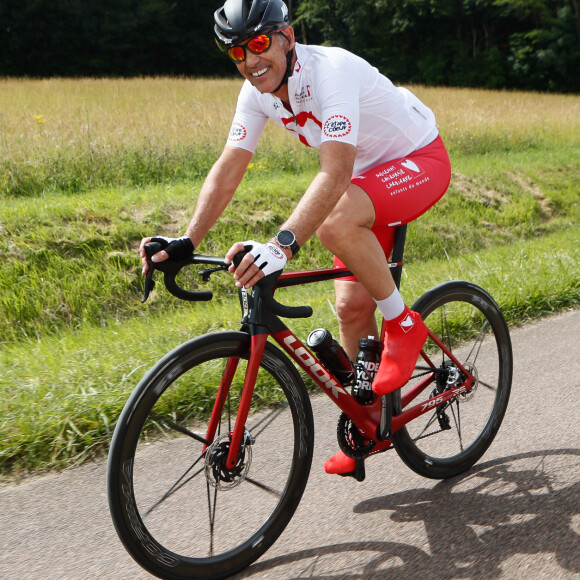 Exclusif - Paul Belmondo - Etape du coeur de l'association Mécénat Chirurgie Cardiaque "MCC" lors du Tour de France 2024 entre Nuits-Saint-Georges et Gevrey-Chambertin, France, le 5 juillet 2024 © Christophe Clovis/Bestimage 