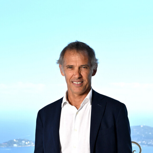 Paul Belmondo a semble-t-il cédé aux sirènes de la tondeuse électrique
Paul Belmondo - Conférence de presse de présentation de la seconde édition des Théâtrales d'Eze à l'hôtel de la Chévre d'Or à Eze Village le 11 juin 2024. A© Bruno Bebert / Bestimage