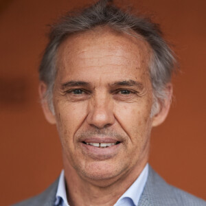 Avez-vous déjà vu Paul Belmondo sans cheveux ?
Paul Belmondo - Les célébrités au village lors des Internationaux de France de tennis de Roland Garros à Paris. © Jacovides-Moreau/Bestimage 