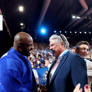 S'il est fier de voir les athlètes français performer durant les JO de Paris 2024, il déplore un détail concernant leur récompense sur RMC
Teddy Riner et David Douillet, Tony Parker - Teddy Riner sacré champion Olympique aux épreuves de judo +100KG lors des Jeux Olympiques de Paris 2024 (JO) à l' Arena Champs de Mars à Paris le 2 Aout 2024. © Jacovides-Perusseau/Bestimage 