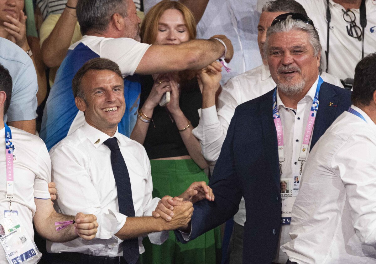 Photo Emmanuel Macron David Douillet C L Brit S Assistent La Victoire De Teddy Riner