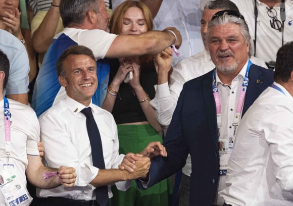 Emmanuel Macron, David Douillet - Célébrités assistent à la victoire de Teddy Riner sacré champion Olympique aux épreuves de judo +100KG lors des Jeux Olympiques de Paris 2024 (JO) au Arena Champs de Mars à Paris le 2 aout 2024. © Perusseau-Jacovides/Bestimage 