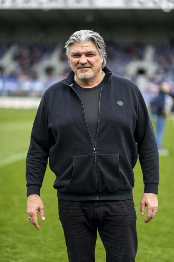 David Douillet lors du match de football caritatif pour l'UNICEF opposant la Team Unicef face à la Team Bourg-en-Bresse au stade Jean Laville à Bourg-en-Bresse, France, le 10 avril 2023. L'UNICEF a récolté 10 000€ devant plus de 4000 spectateurs.© Pierre Perusseau/Bestimage