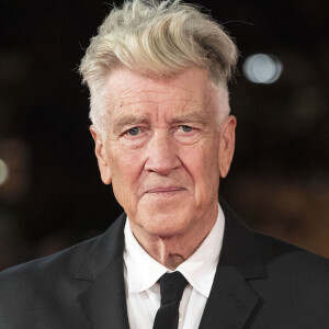 Dans une interview du magazine britannique Sight and Sound à paraître en septembre prochain, le metteur en scène s'est confié sur sa mobilité était réduite… 
David Lynch sur le tapis rouge lors du festival du film de Rome le 4 novembre 2017.