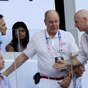 Un événement auquel il a assisté aux côté de sa nièce Alexandra de Hanovre et de son compagnon Ben Sylvester-Strautmann
Alexandra de Hanovre, Ben Sylvester Strautmann, et le prince Albert de Monaco. Photo by Nicolas Gouhier/ABACAPRESS.COM