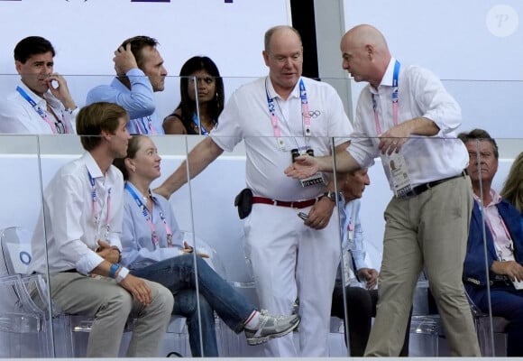 Un événement auquel il a assisté aux côté de sa nièce Alexandra de Hanovre et de son compagnon Ben Sylvester-Strautmann
Alexandra de Hanovre, Ben Sylvester Strautmann, et le prince Albert de Monaco. Photo by Nicolas Gouhier/ABACAPRESS.COM