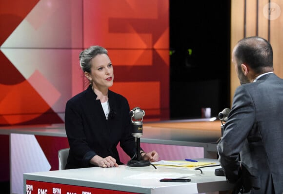 Lucie Castets donne une interview sur RMC/BFMTV à Paris, France.  Photo par Alain Apaydin/ABACAPRESS.COM