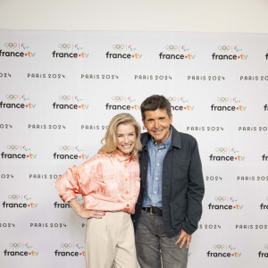 Louise Ekland et Thomas Sotto lors de la présentation des journalistes et chroniqueurs de France Télévisions pour les Jeux Olympiques 2024 au musée de l'Homme à Paris, le 11 juin 2024. © Pierre Perusseau / Bestimage 