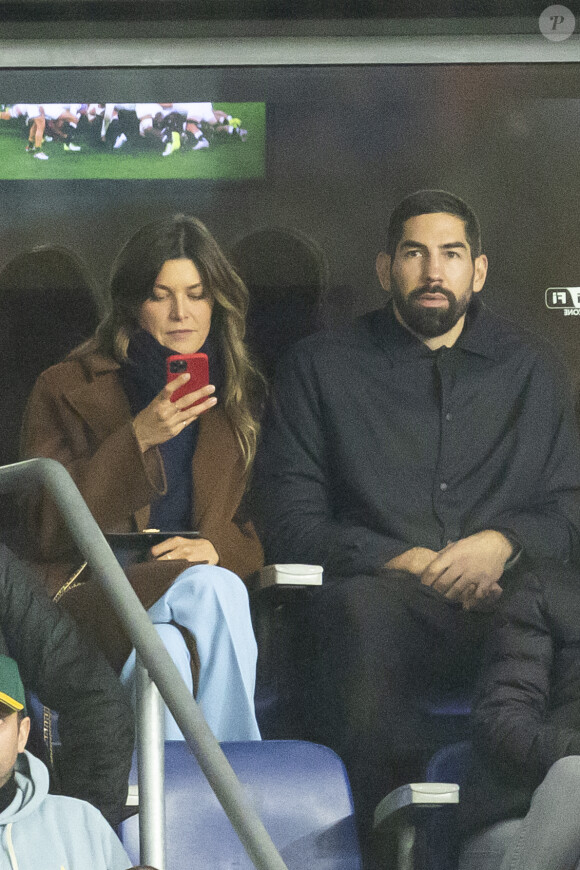 Nikola Karabatic et sa femme Géraldine Pillet dans les tribunes lors de la demi-finale de la Coupe du Monde de Rugby opposant l'Angleterre à l'Afrique du Sud (15 - 16) au Stade de France à Saint-Denis, France, le 21 octobre 2023. © Cyril Moreau/Bestimage