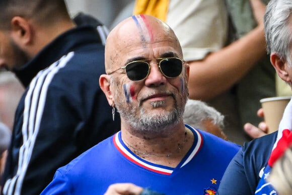 Le chanteur célèbre cette année ses 30 ans de carrière
Pascal Obispo - Célébrités dans les tribunes du huitième de finale de l'Euro 2024 entre la France et la Belgique (1-0) à Dusseldorf le 1er juillet 2024.