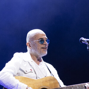 Aujourd'hui, le musicien semble aller beaucoup mieux puisqu'il assurera notamment trois festivals en trois jour du 5 au 7 septembre 2024
Pascal Obispo au concert du gala des 20 ans de la fondation Recherche Alzheimer "2 générations chantent pour la 3ème" à l'Olympia à Paris le 18 mars 2024. © Cyril Moreau / Bestimage 