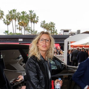 On l'y voit les cheveux très courts comme elle les a rarement portés. 
Alexandra Lamy arrive à l'hôtel Martinez lors du 77ème Festival International du Film de Cannes (14 - 25 mai 2024), le 16 mai 2024.